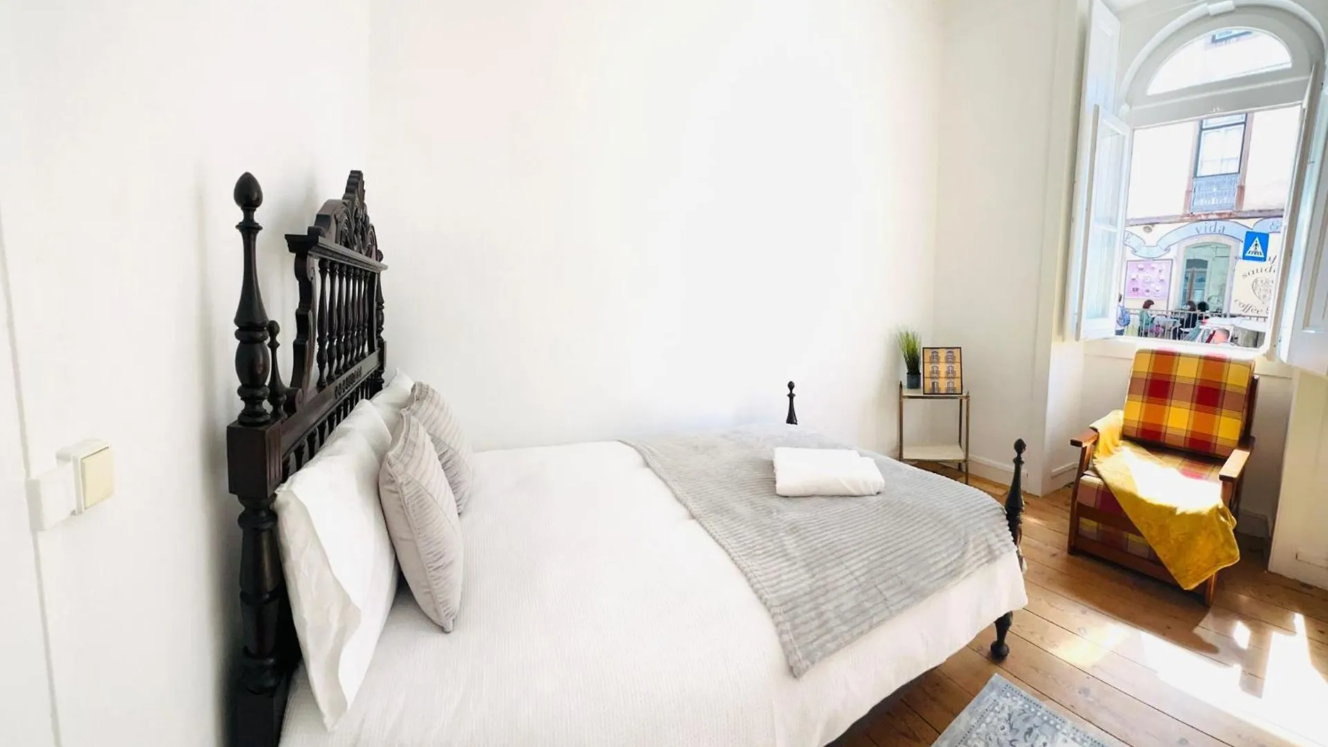 Apartment Best Location To Visit Sintra, Next To Station, Perfect For Tourists