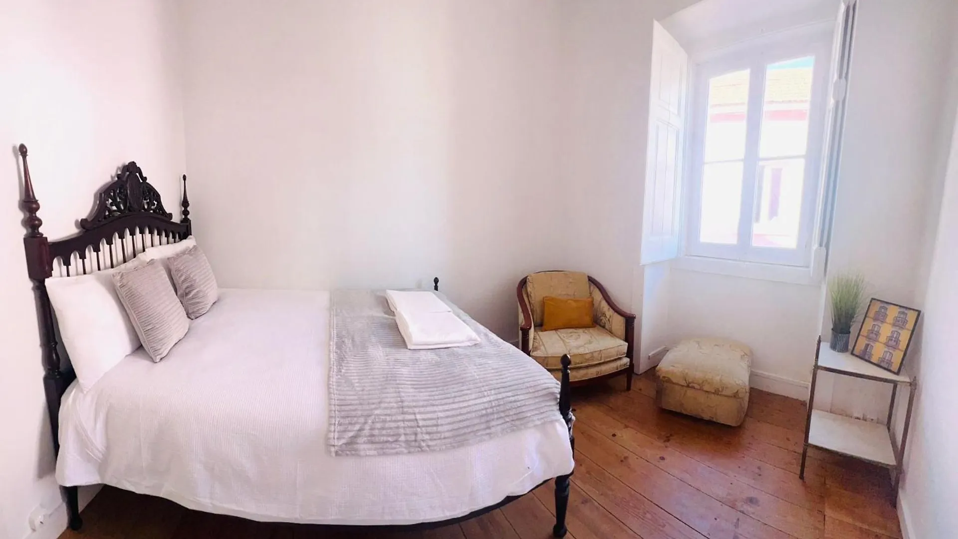 Apartment Best Location To Visit Sintra, Next To Station, Perfect For Tourists