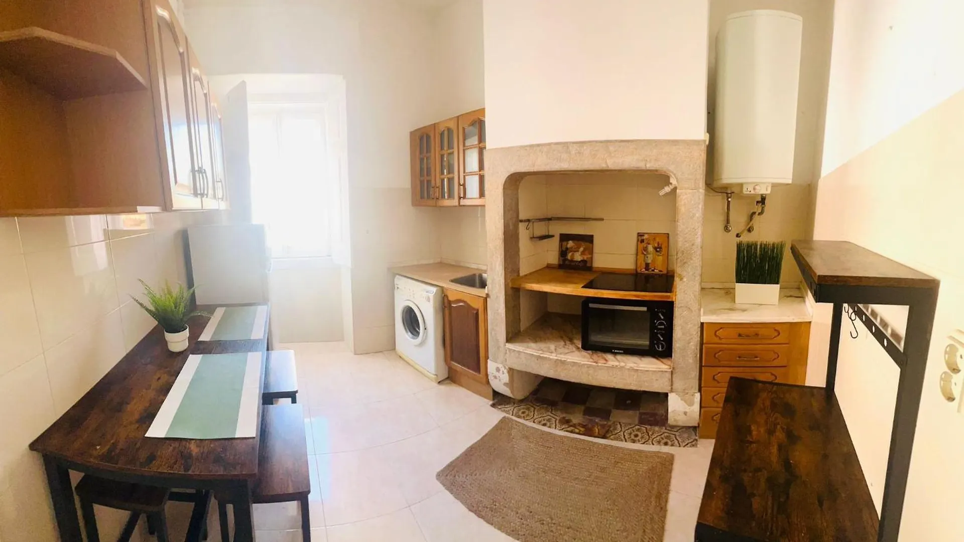 Apartment Best Location To Visit Sintra, Next To Station, Perfect For Tourists